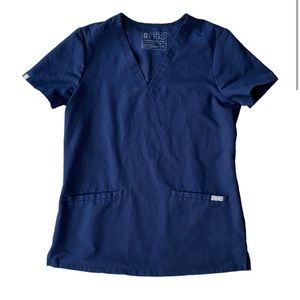 EUC Figs Casma E Pocket Navy Scrub Top size XS